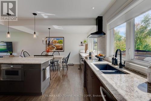 544 Maplehill Drive, Burlington, ON - Indoor Photo Showing Kitchen With Double Sink With Upgraded Kitchen