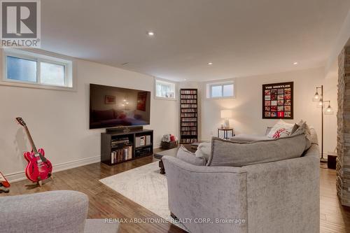 544 Maplehill Drive, Burlington, ON - Indoor Photo Showing Living Room