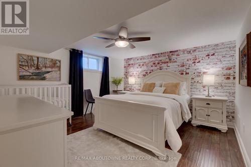 544 Maplehill Drive, Burlington, ON - Indoor Photo Showing Bedroom