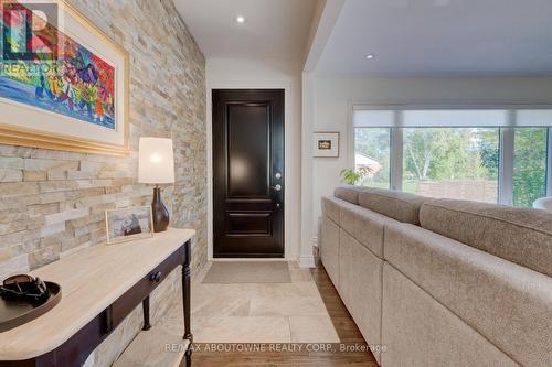 544 Maplehill Drive, Burlington, ON - Indoor Photo Showing Other Room