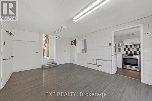 8184 26 Highway, Clearview, ON - Indoor Photo Showing Other Room