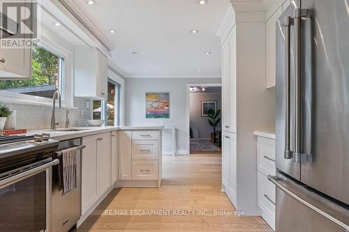 2369 Baccaro Road, Oakville, ON - Indoor Photo Showing Kitchen With Stainless Steel Kitchen With Upgraded Kitchen
