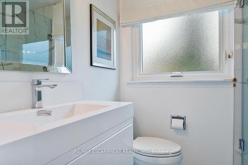 2369 Baccaro Road, Oakville, ON - Indoor Photo Showing Bathroom