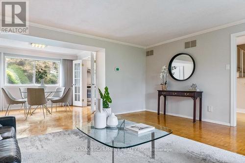 2369 Baccaro Road, Oakville, ON - Indoor Photo Showing Living Room