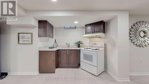 31 Cavalry Trail, Markham, ON - Indoor Photo Showing Kitchen