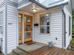 B-747 Stewart Ave  Courtenay, BC V9N 3H3