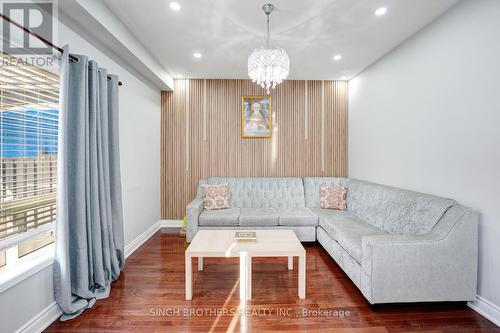 28 Jordensen Drive, Brampton, ON - Indoor Photo Showing Living Room