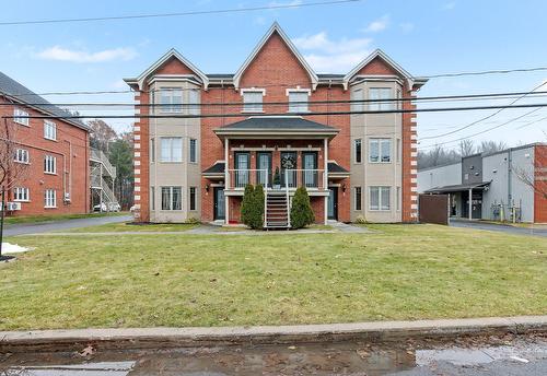 2-61 Rue des Échevins  Saint-Jean-Sur-Richelieu, QC J2W 0A2