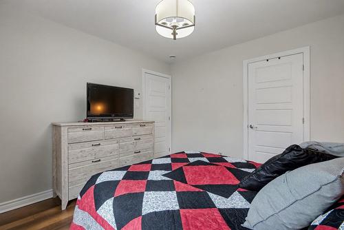 Primary bedroom - 2-61 Rue Des Échevins, Saint-Jean-Sur-Richelieu, QC - Indoor Photo Showing Bedroom