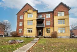 1-8235 Rue de Londres  Brossard, QC J4Y 0L5