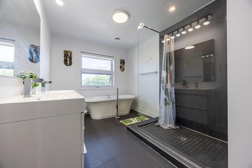 Salle de bains - 5925 Rue Alexandre, Brossard, QC - Indoor Photo Showing Bathroom