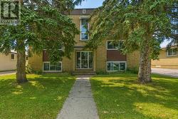 6 - 136 WILTON AVENUE  Welland (Broadway), ON L3C 2A4