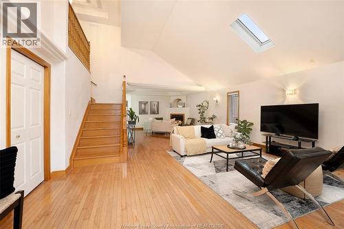 469 John Harvey Crescent, Windsor, ON - Indoor Photo Showing Living Room