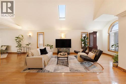 469 John Harvey Crescent, Windsor, ON - Indoor Photo Showing Living Room