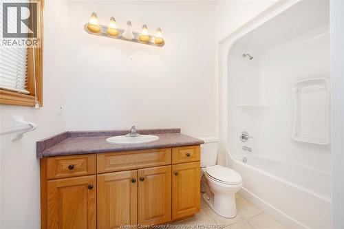 469 John Harvey Crescent, Windsor, ON - Indoor Photo Showing Bathroom