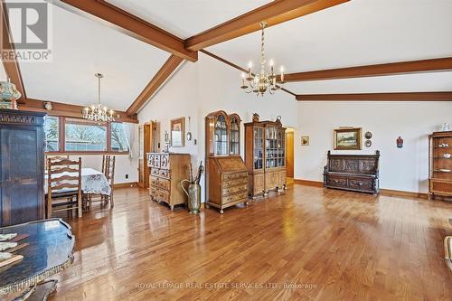 Vaulted Ceiling & Hardwood Flooring in Living Room - 5089 Meadowhill Road, Burlington, ON - Indoor