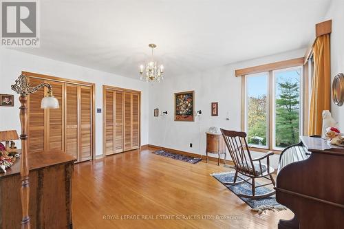 Large Primary Bedroom Features Double Closets - 5089 Meadowhill Road, Burlington, ON - Indoor