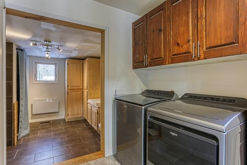 Laundry room - 315 Ch. De La Petite-Mékinac, Saint-Tite, QC - Indoor Photo Showing Laundry Room