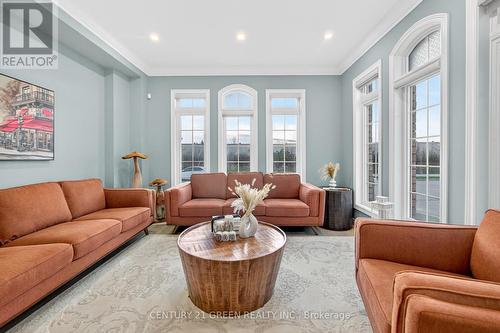 929 Transom Crescent, Milton, ON - Indoor Photo Showing Living Room