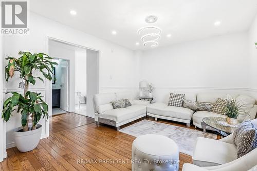 6593 Edenwood Drive, Mississauga, ON - Indoor Photo Showing Living Room