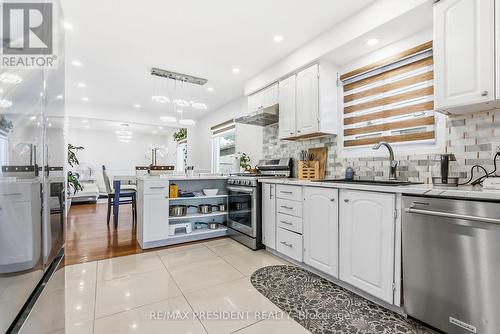 6593 Edenwood Drive, Mississauga, ON - Indoor Photo Showing Kitchen With Upgraded Kitchen