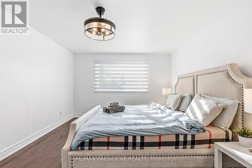 6593 Edenwood Drive, Mississauga, ON - Indoor Photo Showing Bedroom