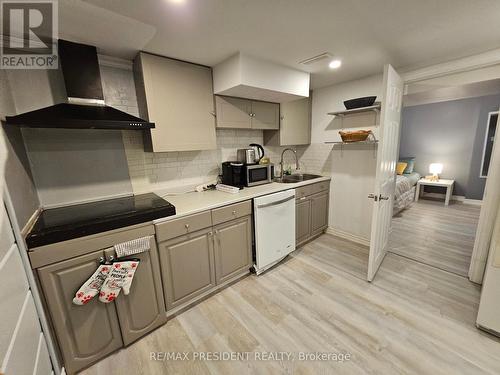 6593 Edenwood Drive, Mississauga, ON - Indoor Photo Showing Kitchen