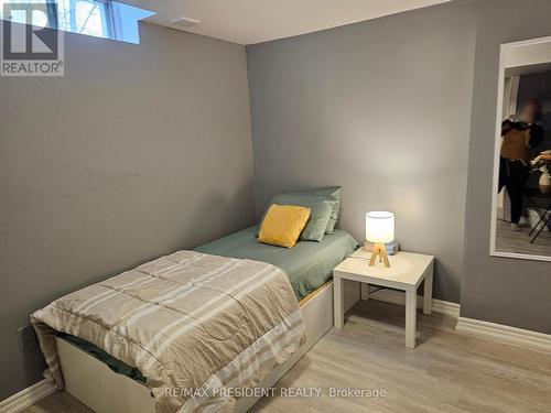 6593 Edenwood Drive, Mississauga, ON - Indoor Photo Showing Bedroom