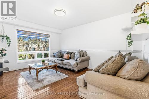 6593 Edenwood Drive, Mississauga, ON - Indoor Photo Showing Living Room
