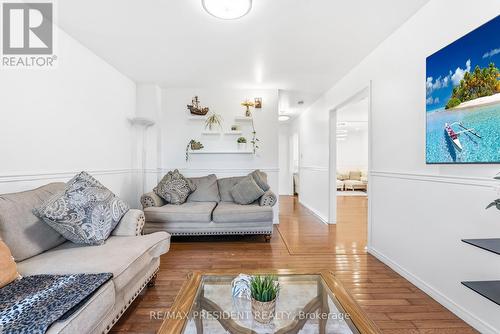 6593 Edenwood Drive, Mississauga, ON - Indoor Photo Showing Living Room