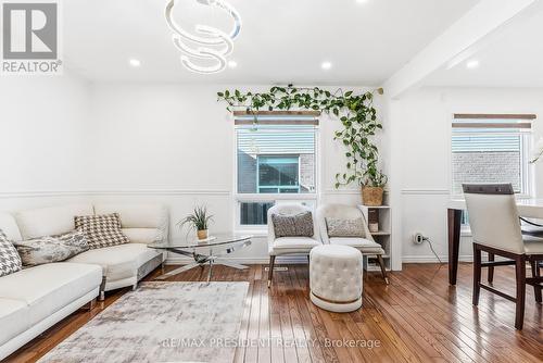 6593 Edenwood Drive, Mississauga, ON - Indoor Photo Showing Living Room