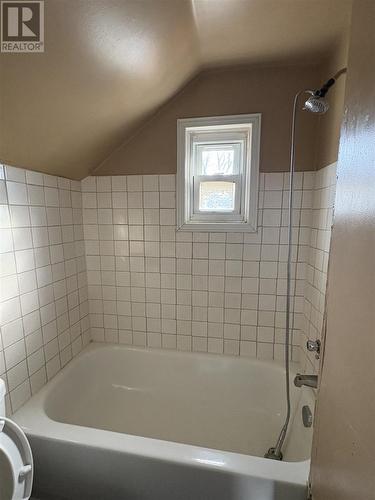 32 Blucher St, Sault Ste. Marie, ON - Indoor Photo Showing Bathroom