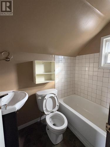 32 Blucher St, Sault Ste. Marie, ON - Indoor Photo Showing Bathroom
