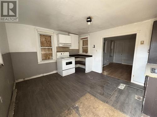 32 Blucher St, Sault Ste. Marie, ON - Indoor Photo Showing Kitchen