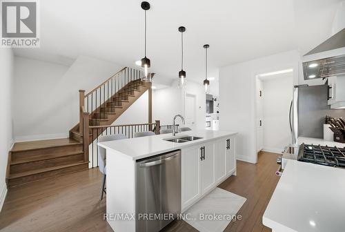 229 Vermont Avenue, Newmarket, ON - Indoor Photo Showing Kitchen With Double Sink With Upgraded Kitchen