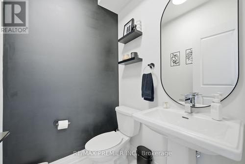 229 Vermont Avenue, Newmarket, ON - Indoor Photo Showing Bathroom