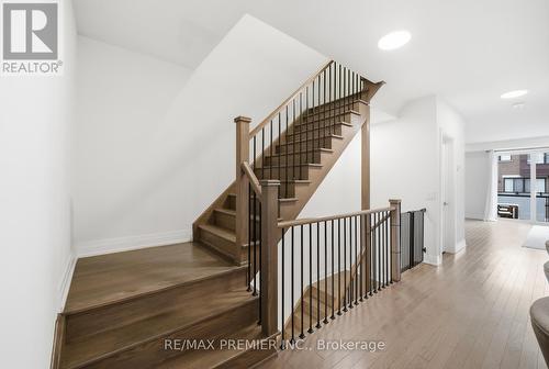 229 Vermont Avenue, Newmarket, ON - Indoor Photo Showing Other Room