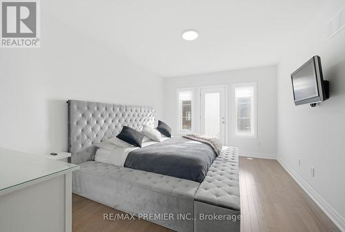 229 Vermont Avenue, Newmarket, ON - Indoor