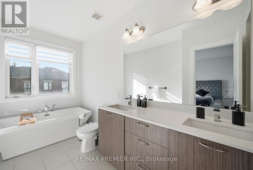 229 Vermont Avenue, Newmarket, ON - Indoor Photo Showing Bathroom