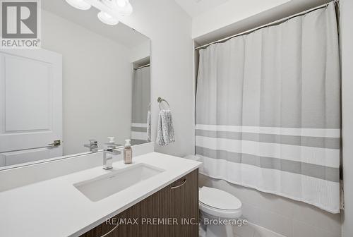 229 Vermont Avenue, Newmarket, ON - Indoor Photo Showing Bathroom