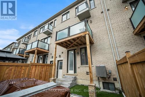 229 Vermont Avenue, Newmarket, ON - Outdoor With Deck Patio Veranda