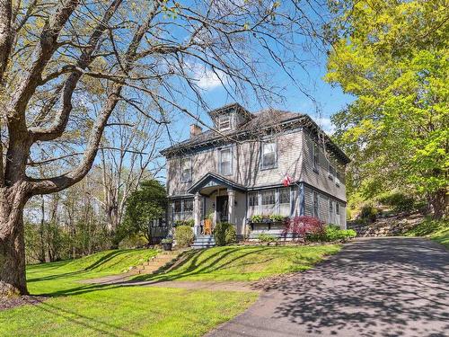 811 Lahave Street  Bridgewater, NS B4V 2V2