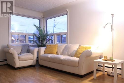 107 Copper Street, Greater Sudbury, ON - Indoor Photo Showing Living Room