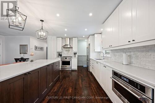 37 Mclaughlin Road N, Brampton (Brampton West), ON - Indoor Photo Showing Kitchen With Upgraded Kitchen