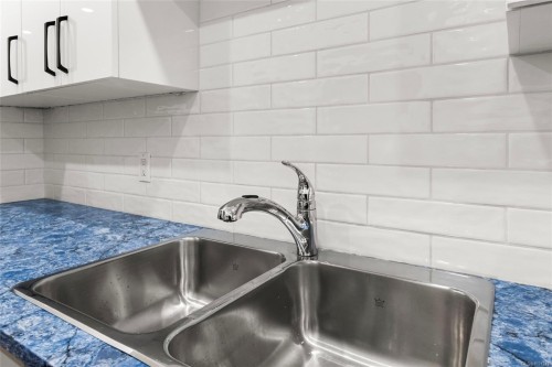 405-1875 Lansdowne Rd, Saanich, BC - Indoor Photo Showing Kitchen With Double Sink