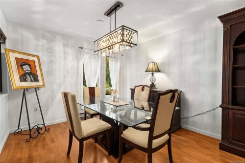 405-1875 Lansdowne Rd, Saanich, BC - Indoor Photo Showing Dining Room
