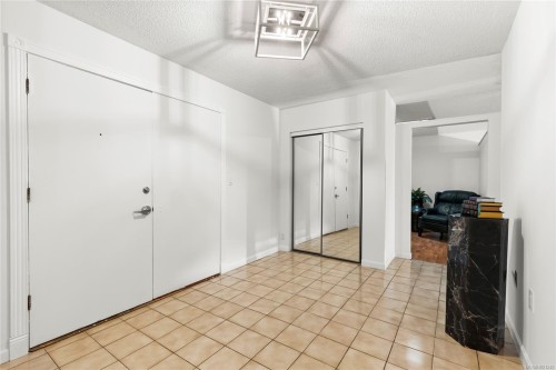 405-1875 Lansdowne Rd, Saanich, BC - Indoor Photo Showing Other Room