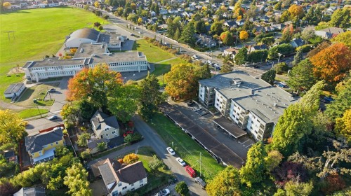 405-1875 Lansdowne Rd, Saanich, BC - Outdoor With View