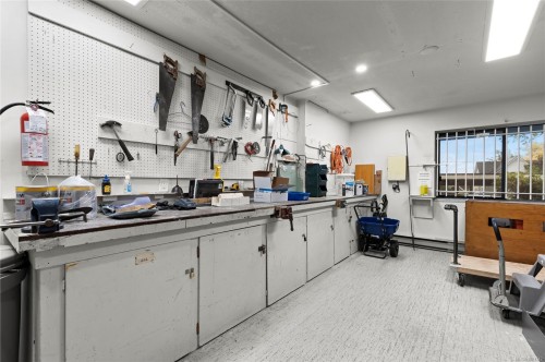 405-1875 Lansdowne Rd, Saanich, BC - Indoor