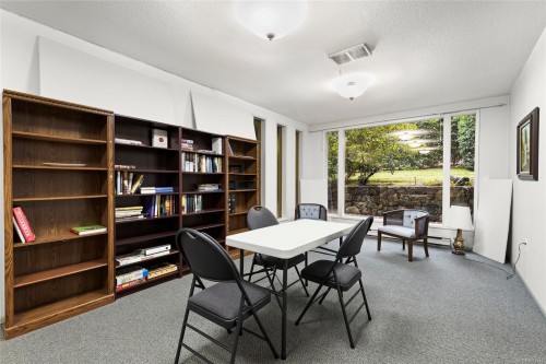 405-1875 Lansdowne Rd, Saanich, BC - Indoor